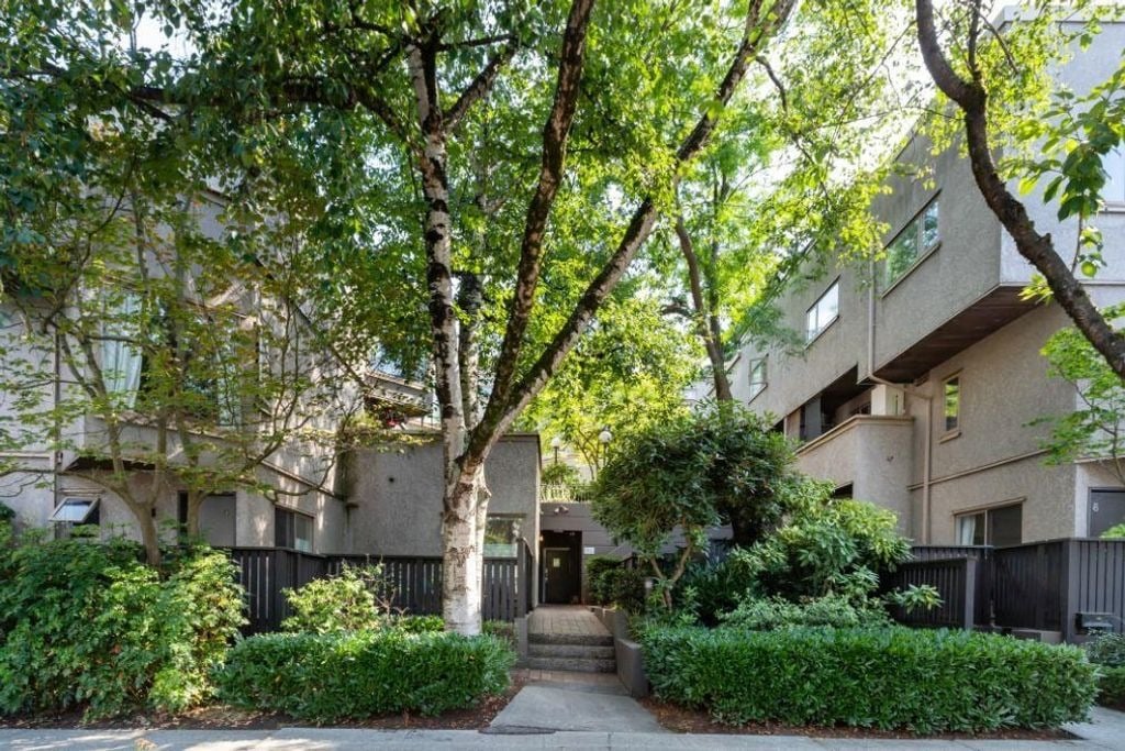 870 W 7th Ave, #1