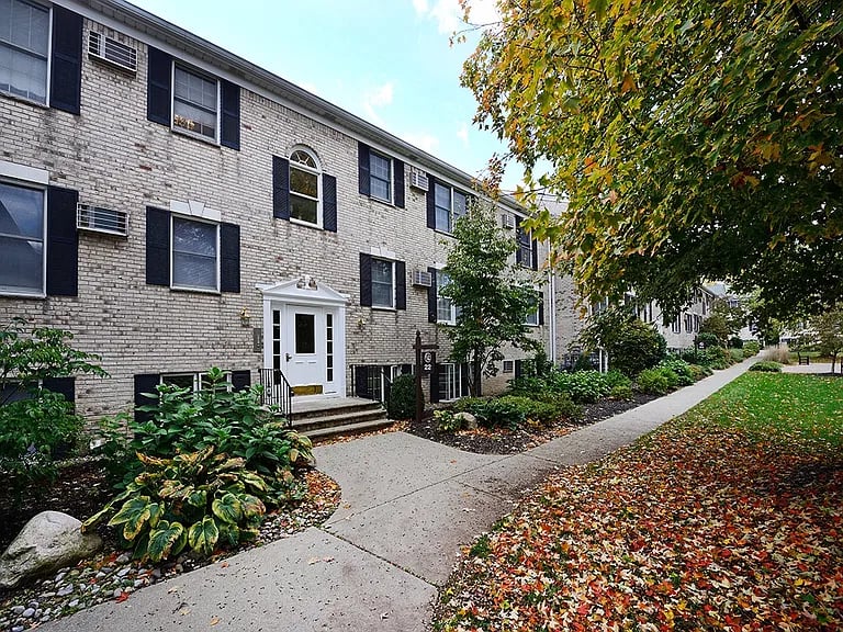 32 Charles St