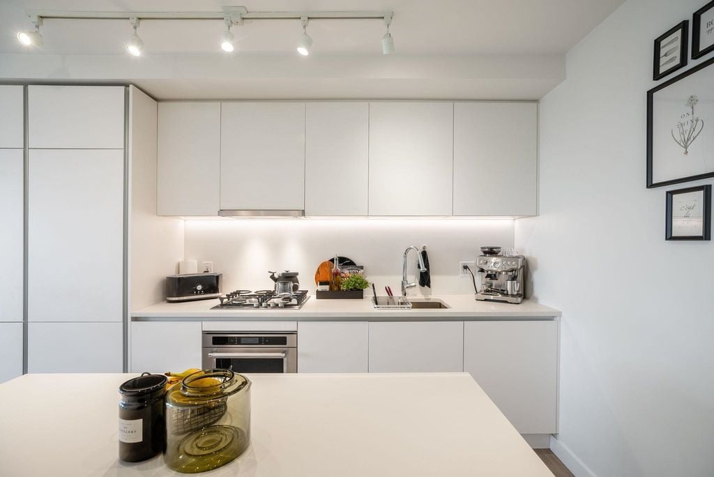 525 Foster Ave, #403