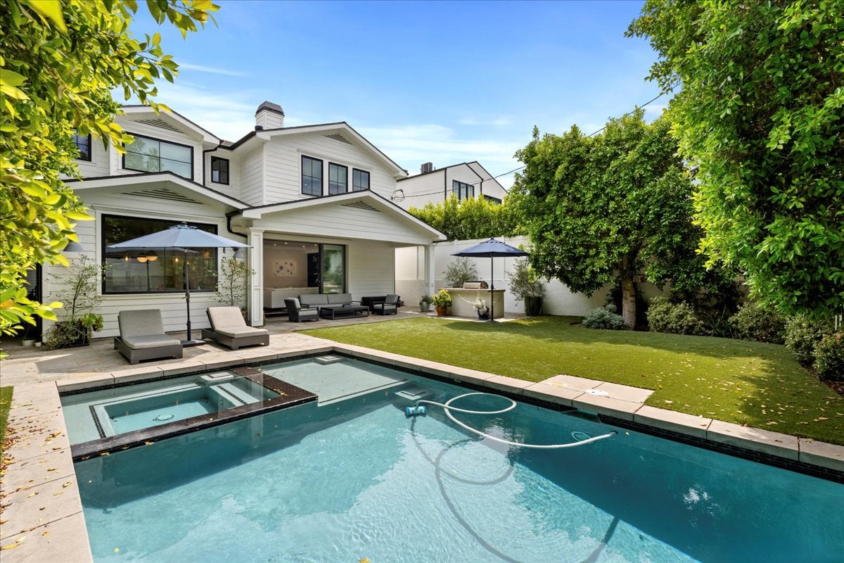 5 ★ 5 En Suite Luxe Stunner in Studio City