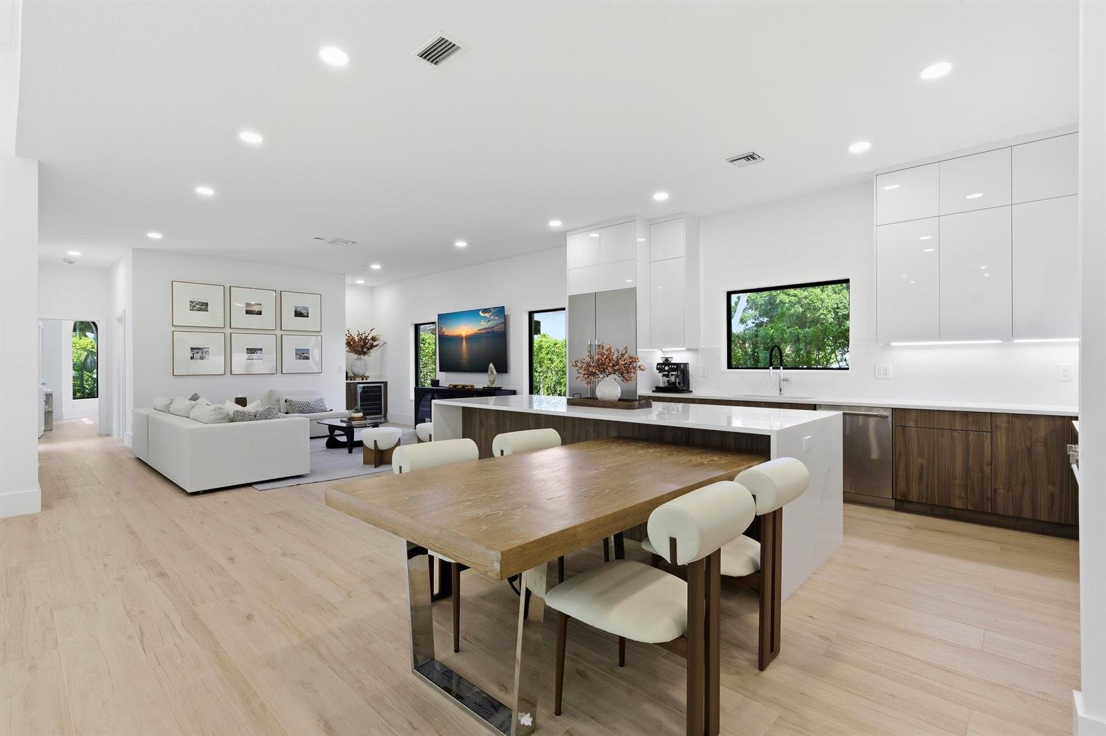 2557 Seminole Circle