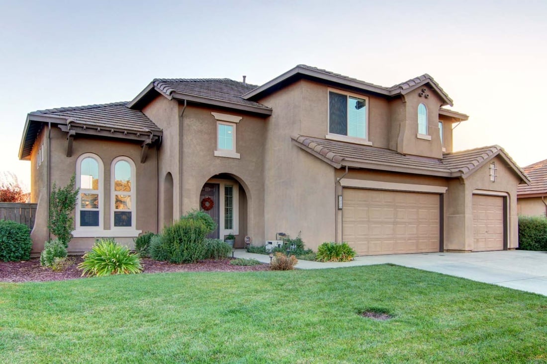 Gorgeous Lincoln 5 Bedroom Home for Sale!