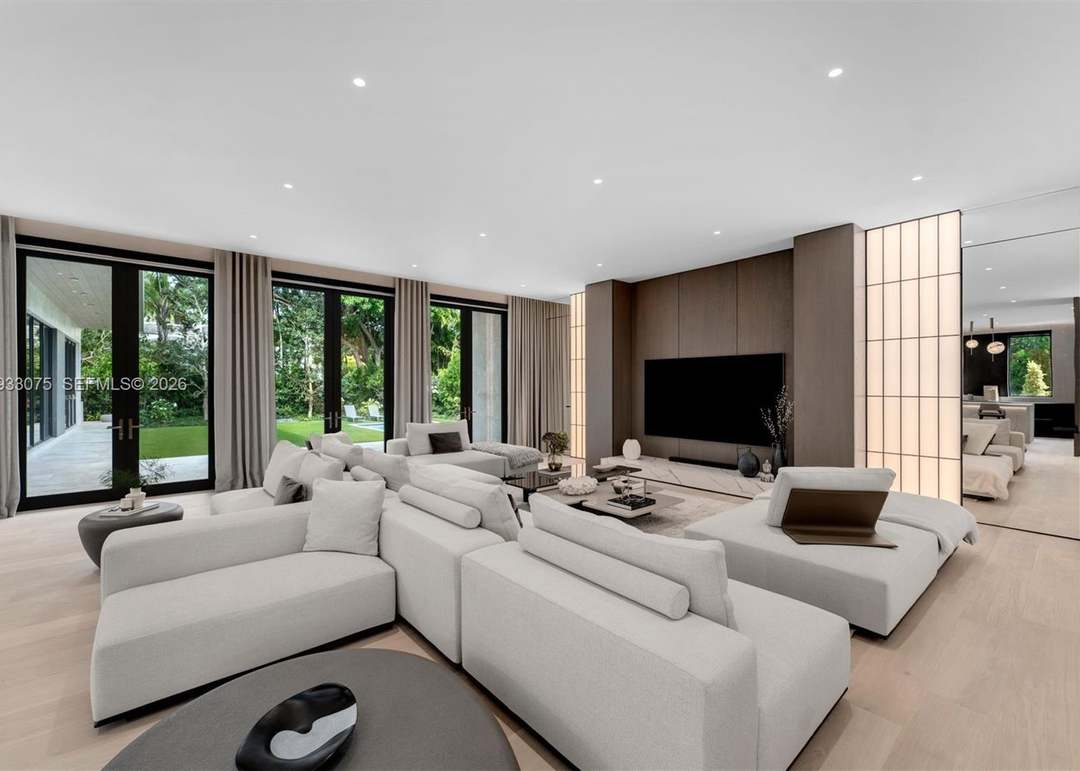 661 Melaleuca Ln