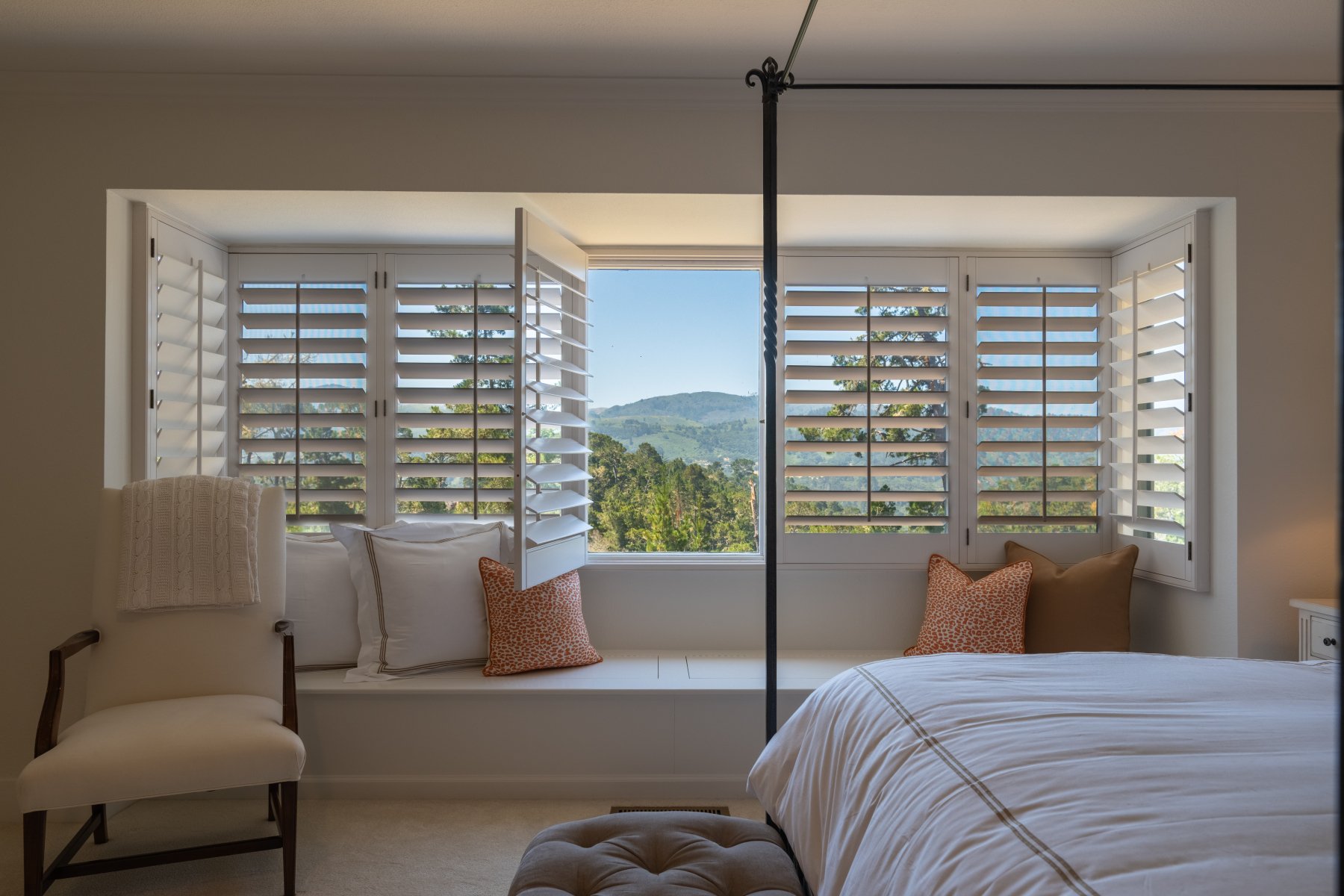 Refined Del Mesa Carmel Living - 275 Del Mesa