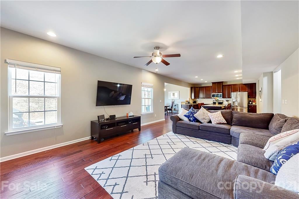 1729 Mill Creek Ln SW