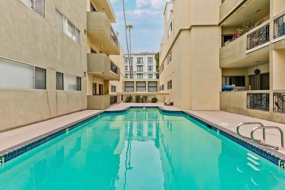 11970 Montana Ave Unit: 207, Brentwood 