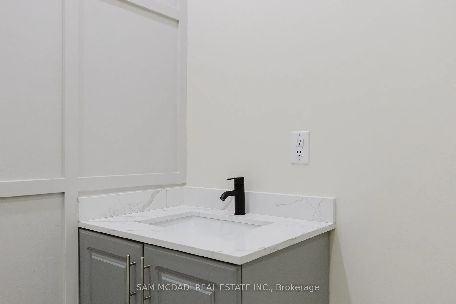 Single Office - 728 Main St E