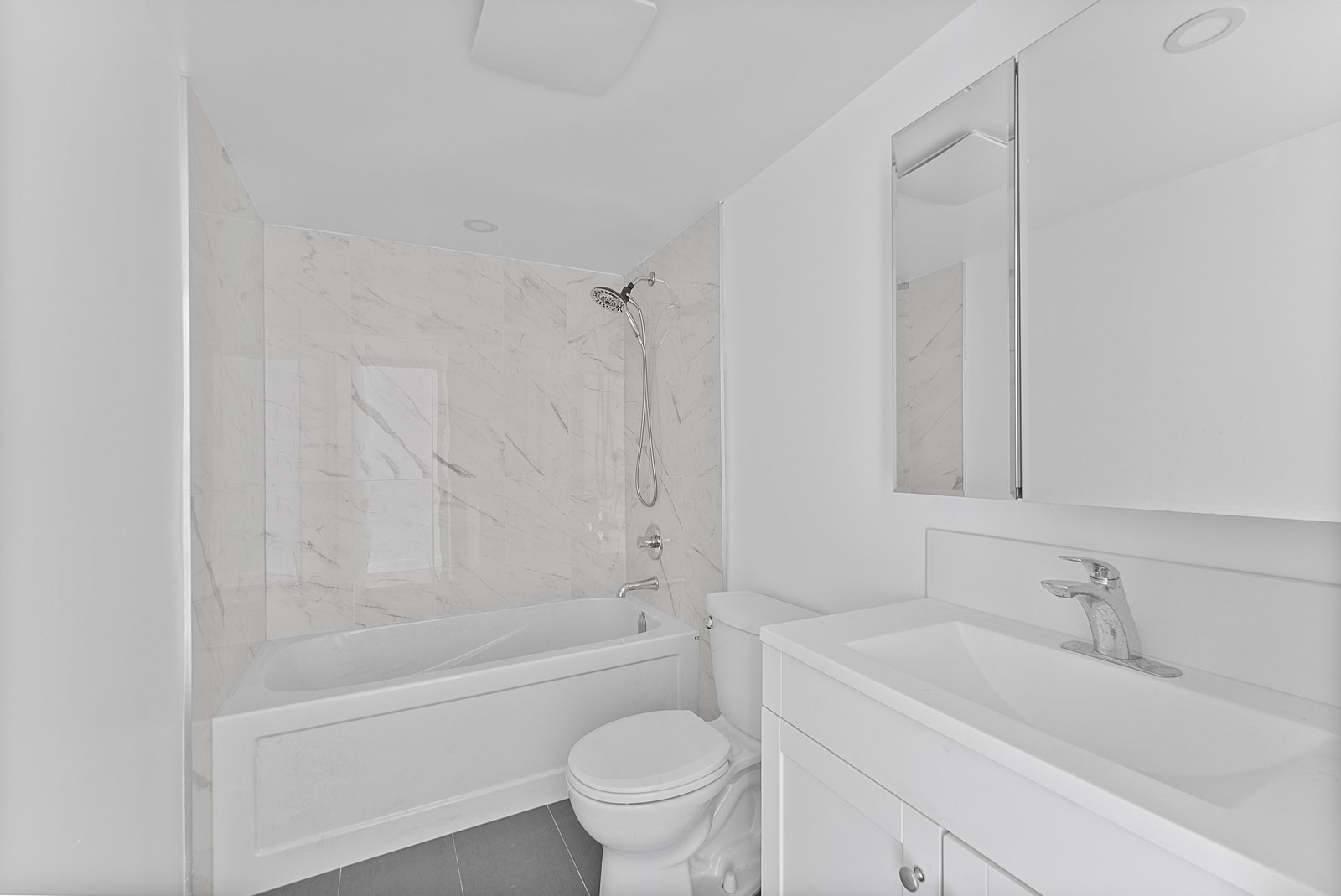 1328 Gerrard Street E 304