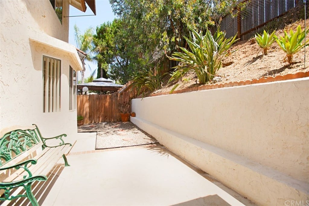 1710 S Mammoth Pl