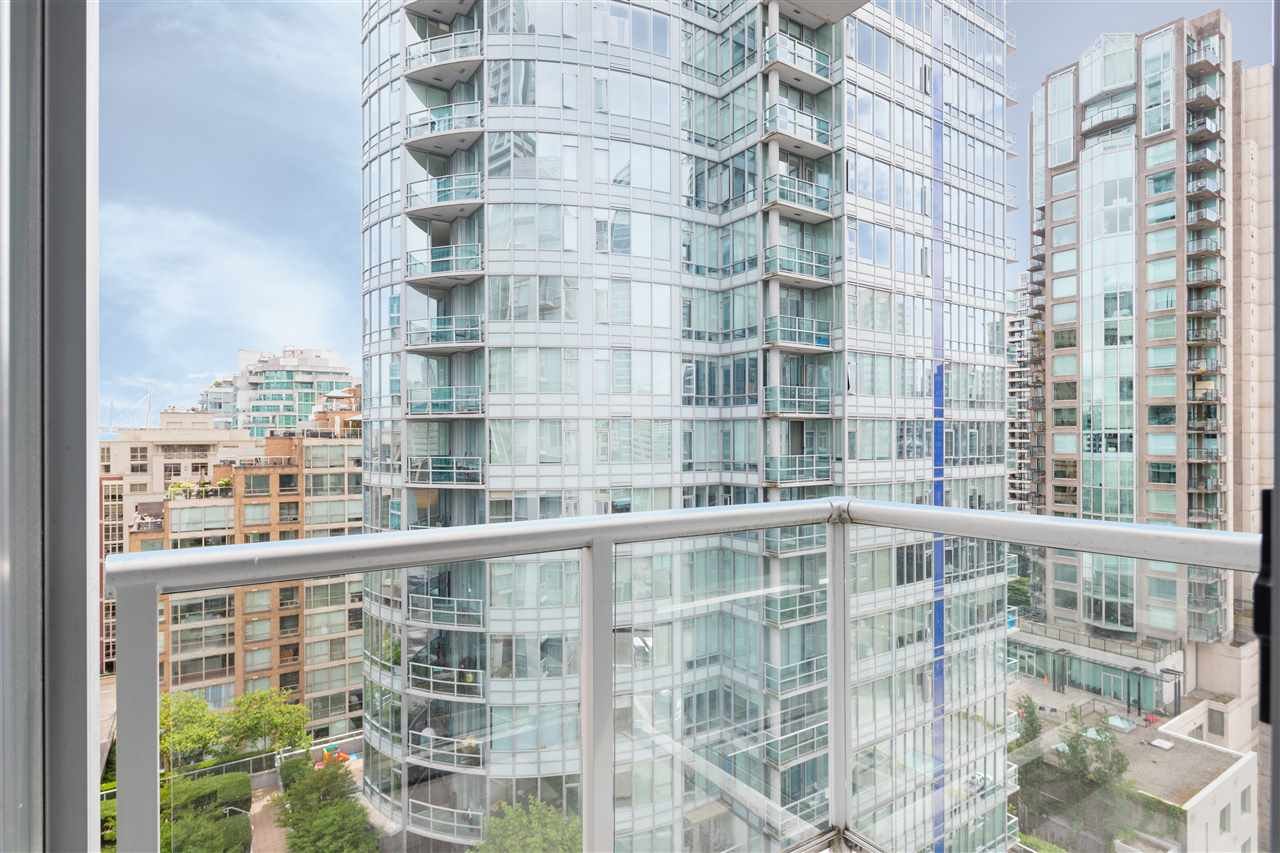 1206-480 Robson St