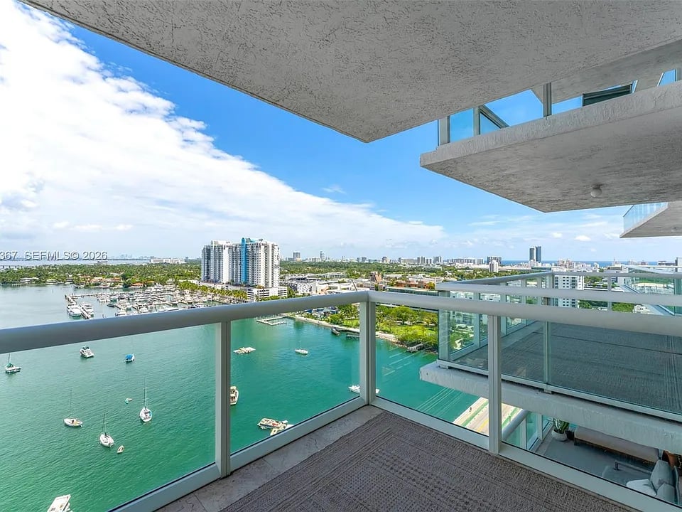 10 Venetian Way APT 1903