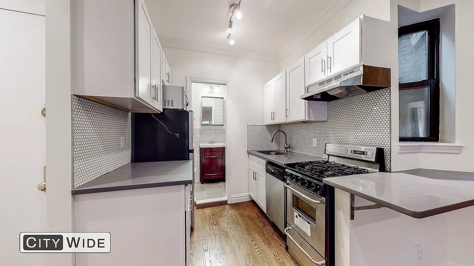 320 E 73rd St APT 3RE