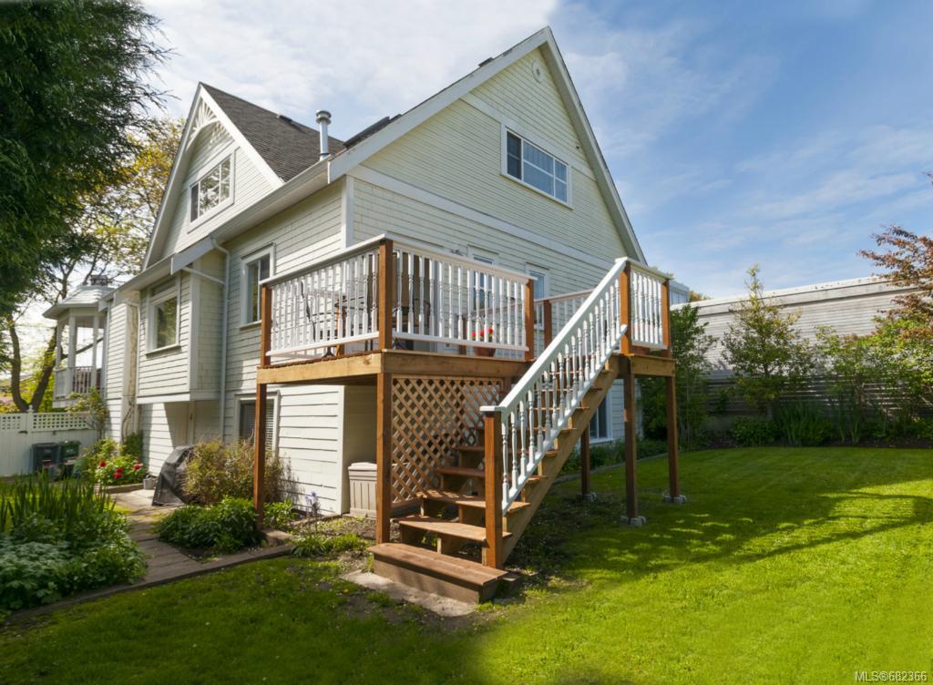 1640 Hollywood Cres