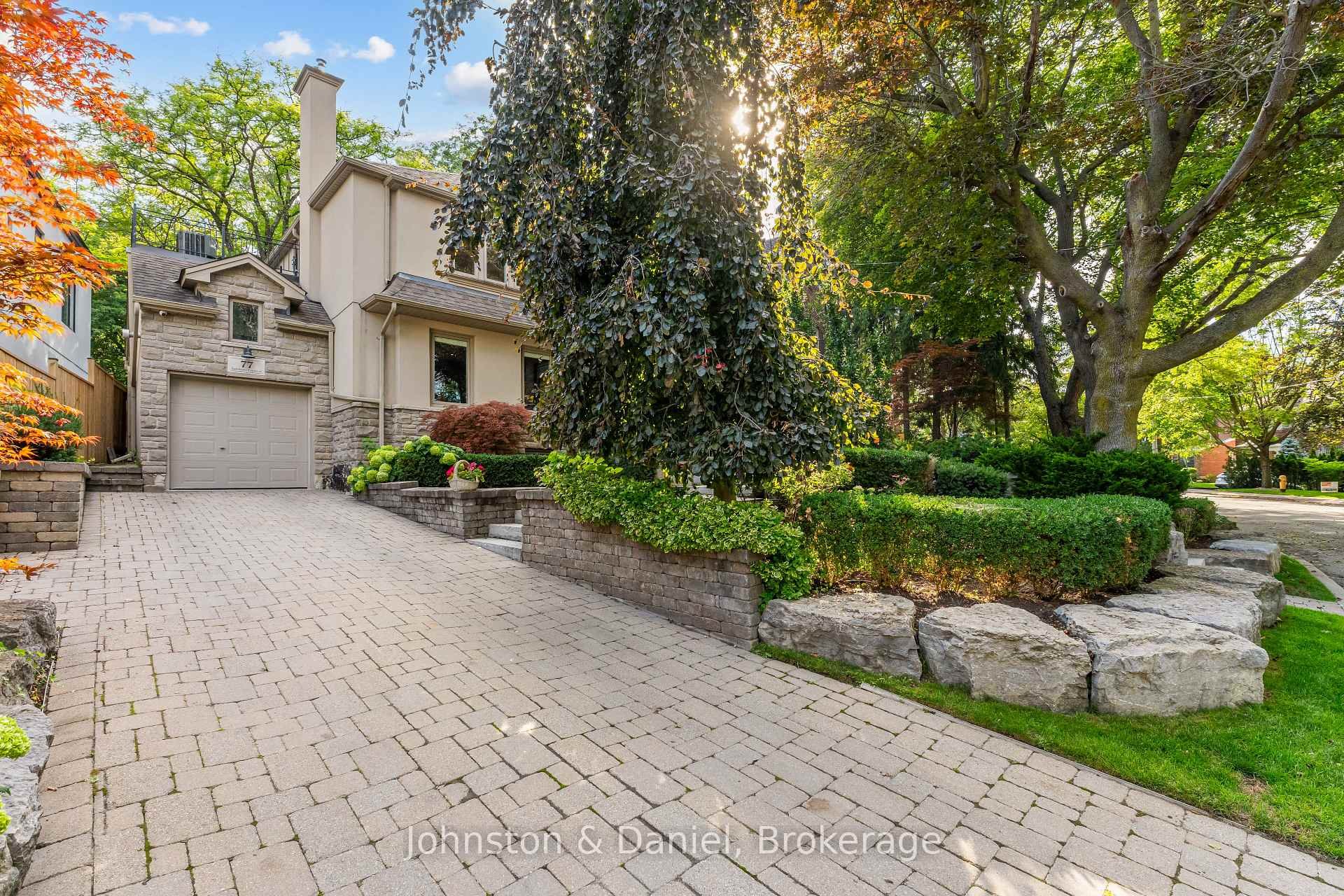 77 Lawrence Crescent