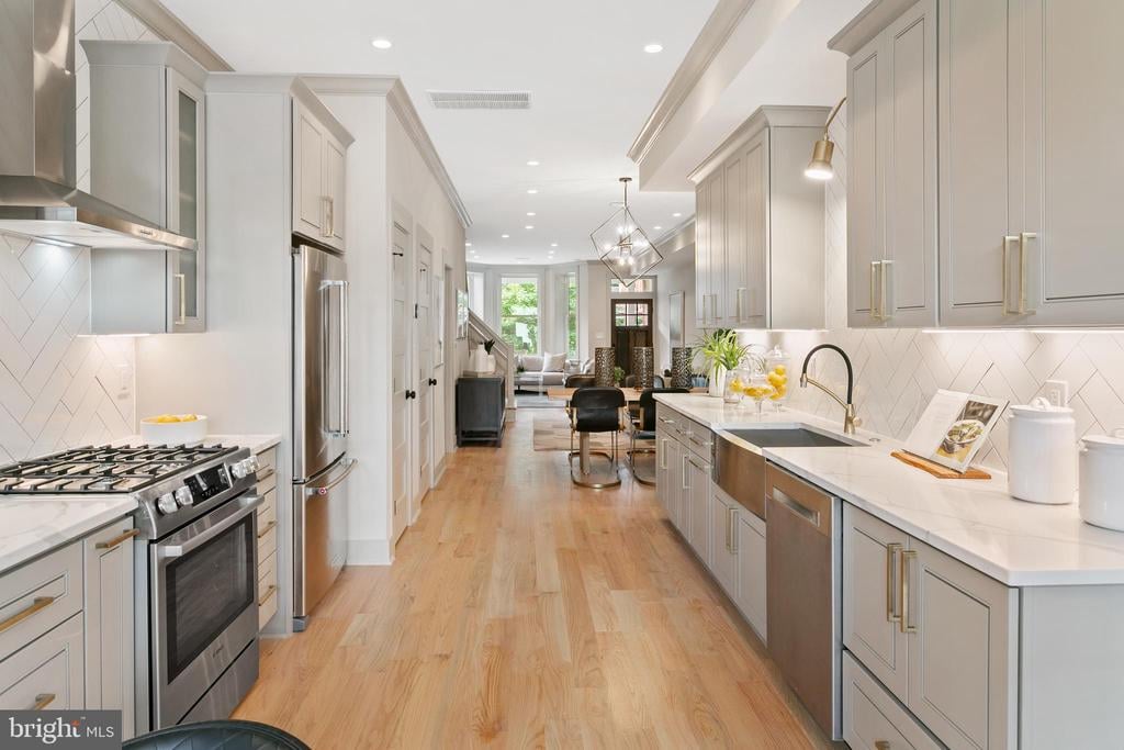 39 Adams St NW