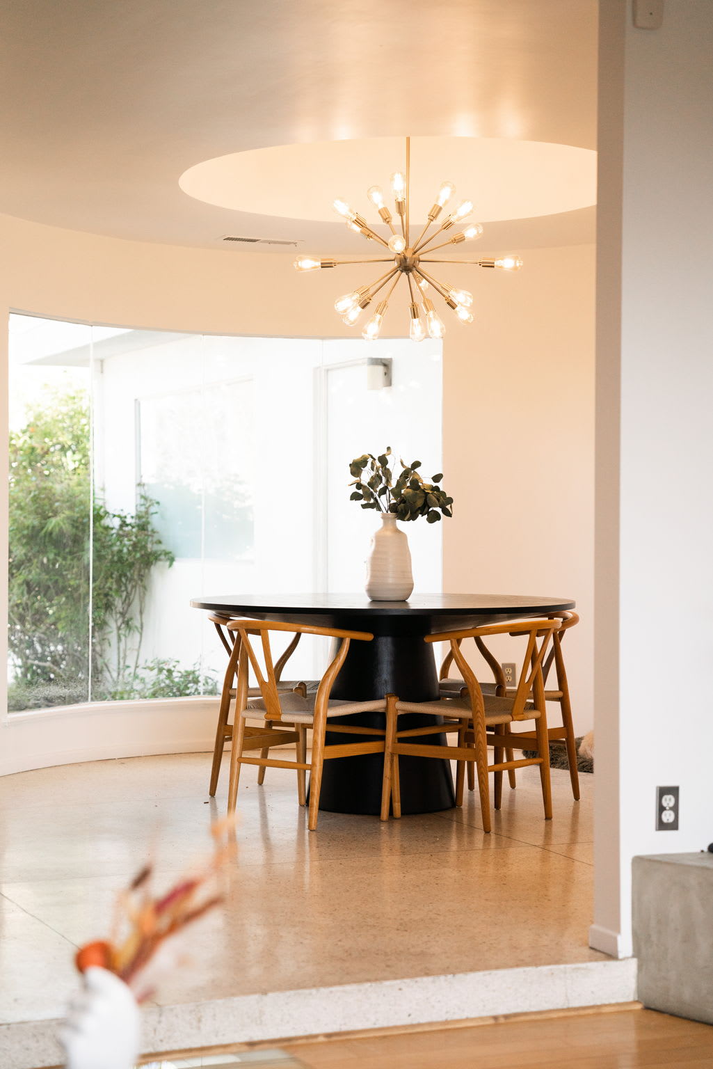 deLIGHTfull Mid Century in the Studio City "Donas"