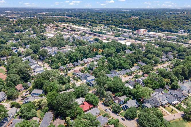 200 W Roanoke Park Dr