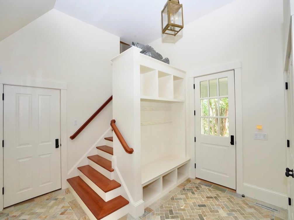 5 Armstrong Ln
