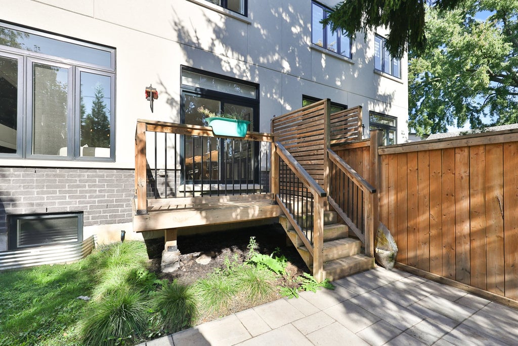 15A Tecumseth Ave