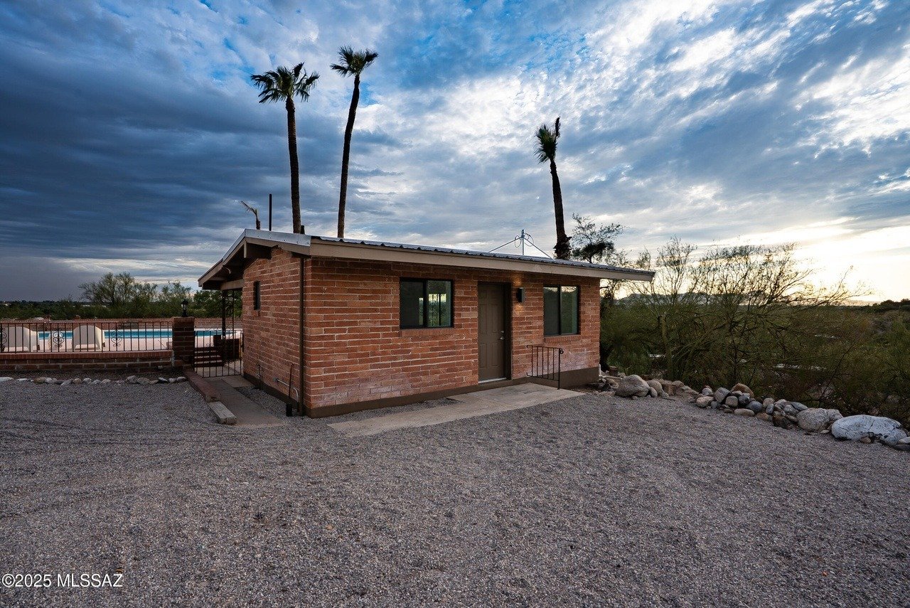 5240 E River House Rd