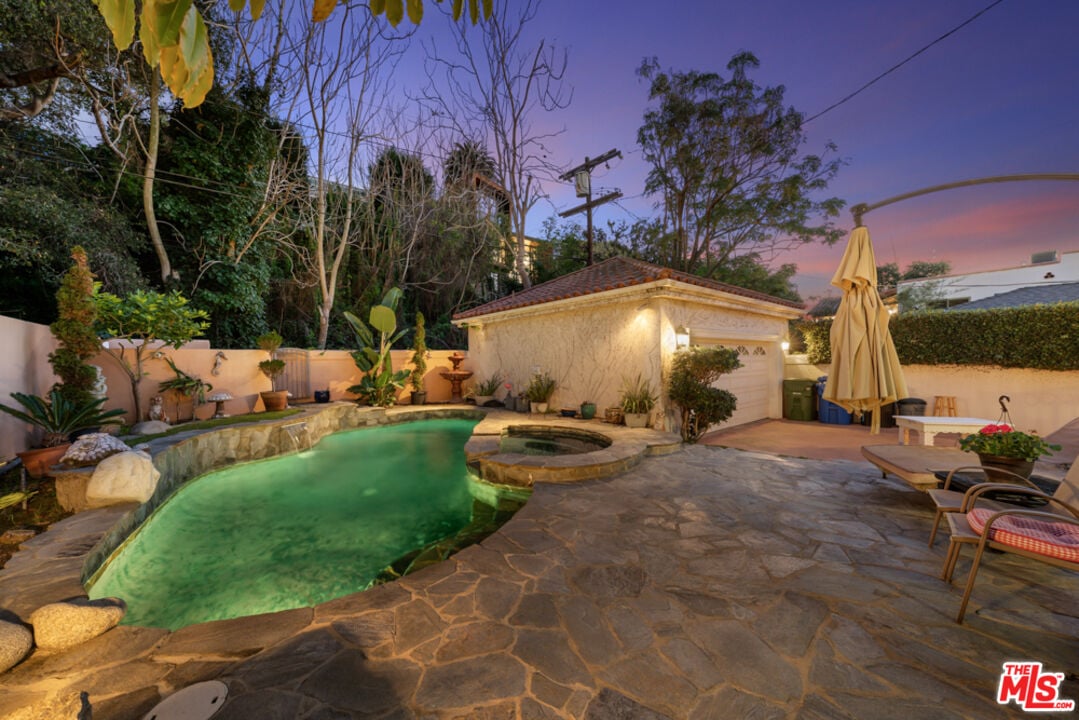 338 Entrada Dr