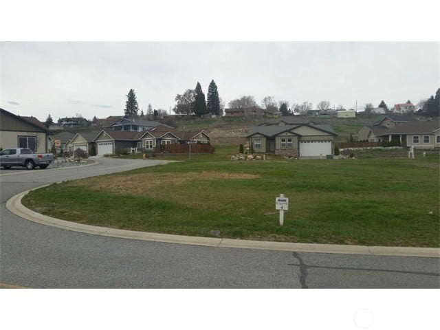 106 Village Dr