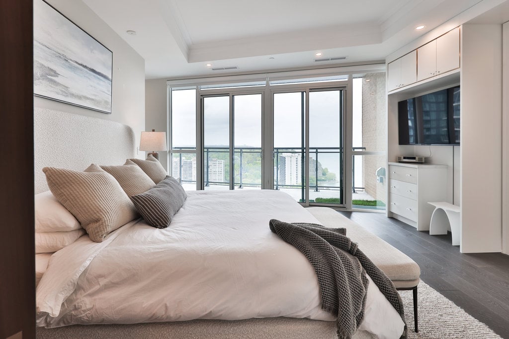 2060 Lakeshore Road #2101