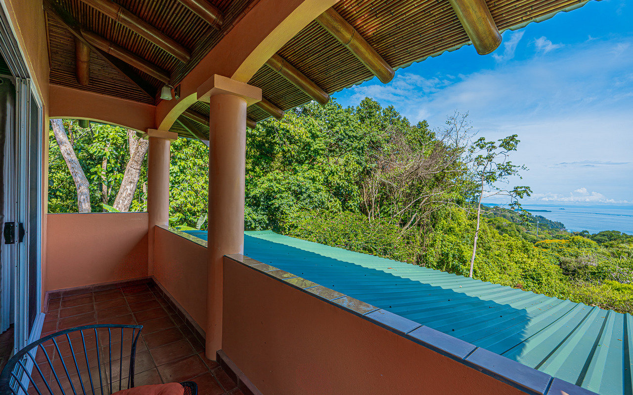 WHALE’S TAIL OCEAN VIEW ESTATE WITH EXTRA LOT 