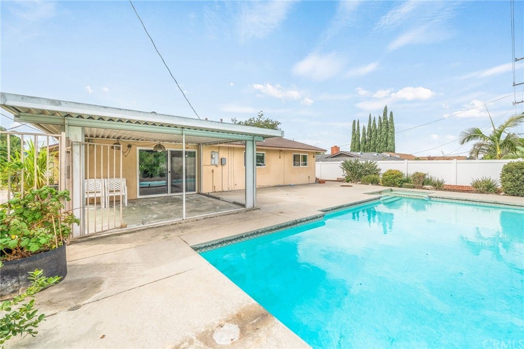 4053 N Santa Lucia St