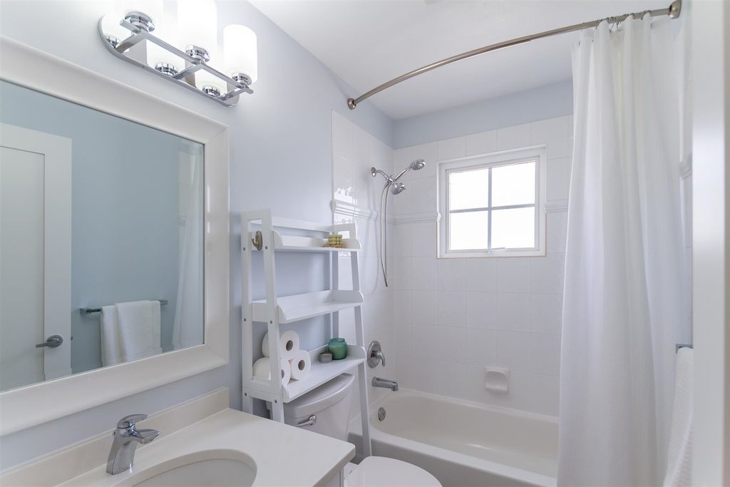 8515 Aquitania Pl