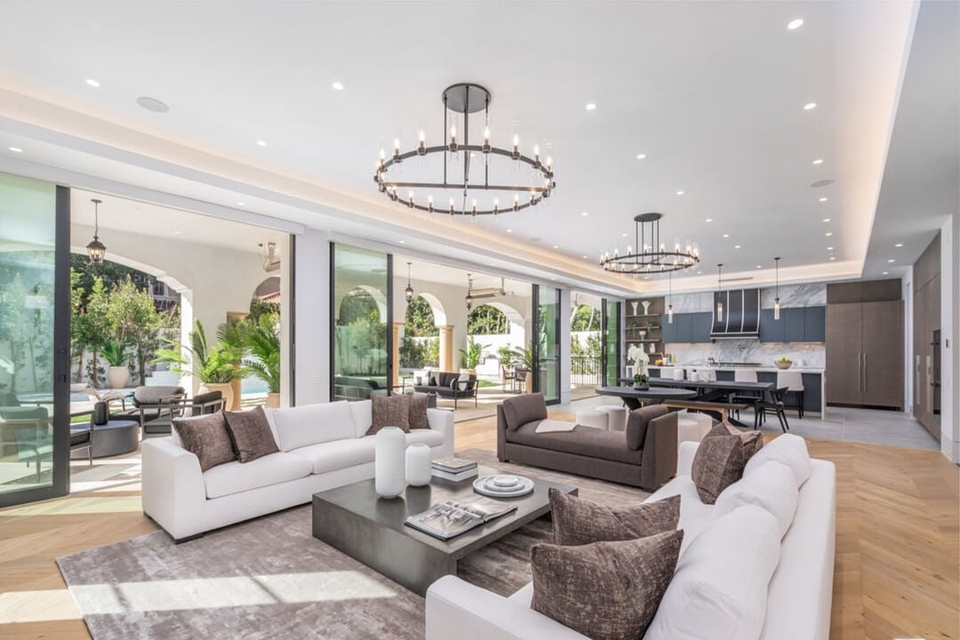 Silverreach Pavilion, N Hillcrest Rd, 90210