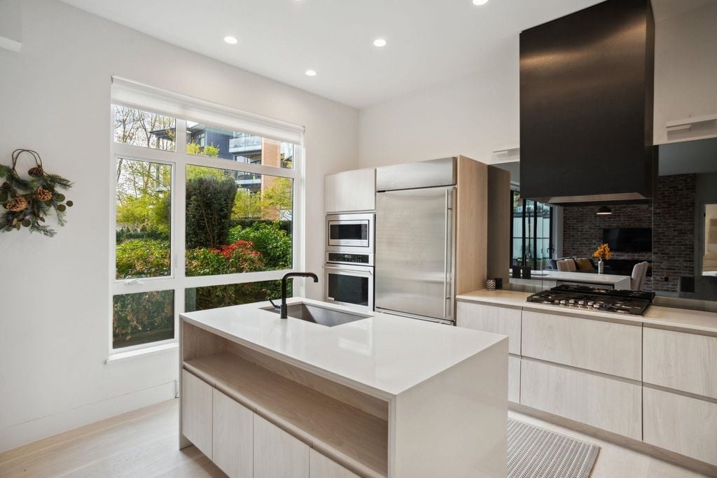 300 Salter St, #106