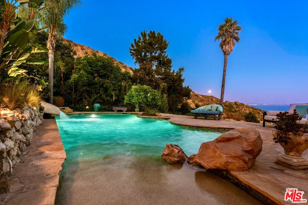 Little Rock Way, 90265