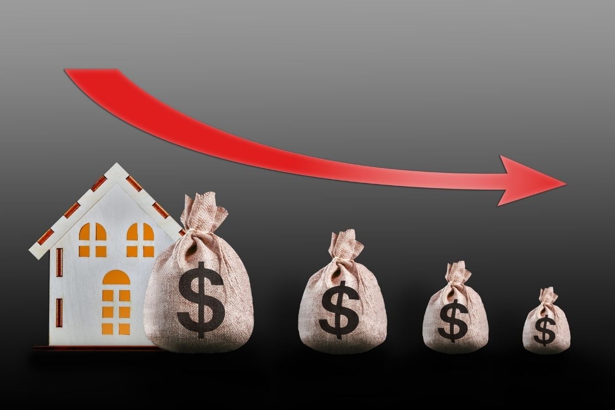 Declining home value and financial loss graphic