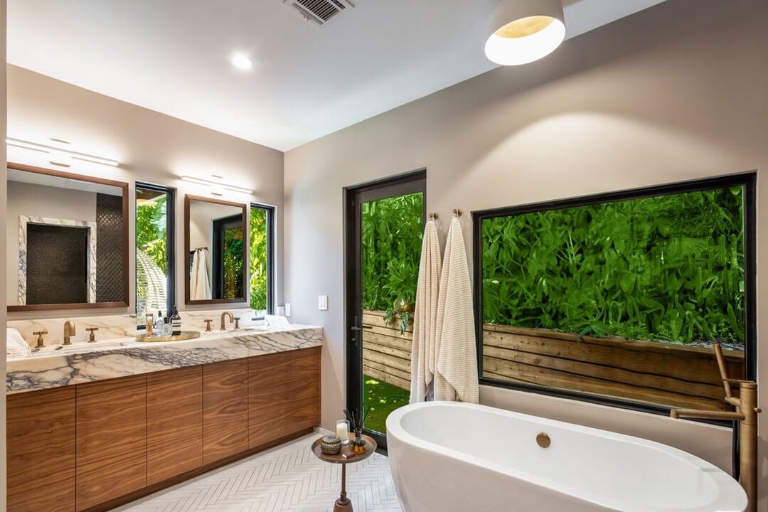 Halo Crest, Queens Rd, 90069