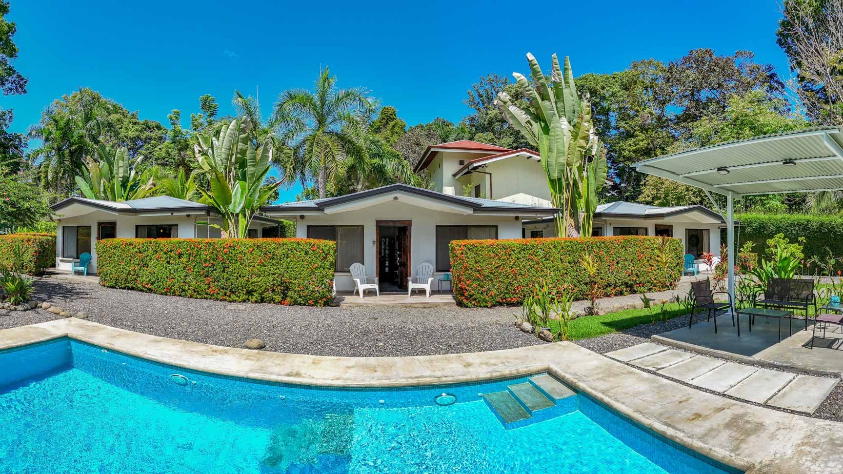 Tropical 3-Cabin Home with Pool and Gardens in the Heart of Uvita