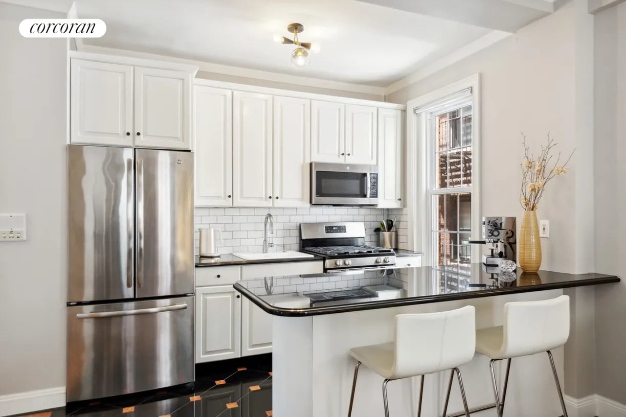 105 E 38th St Apt 8A