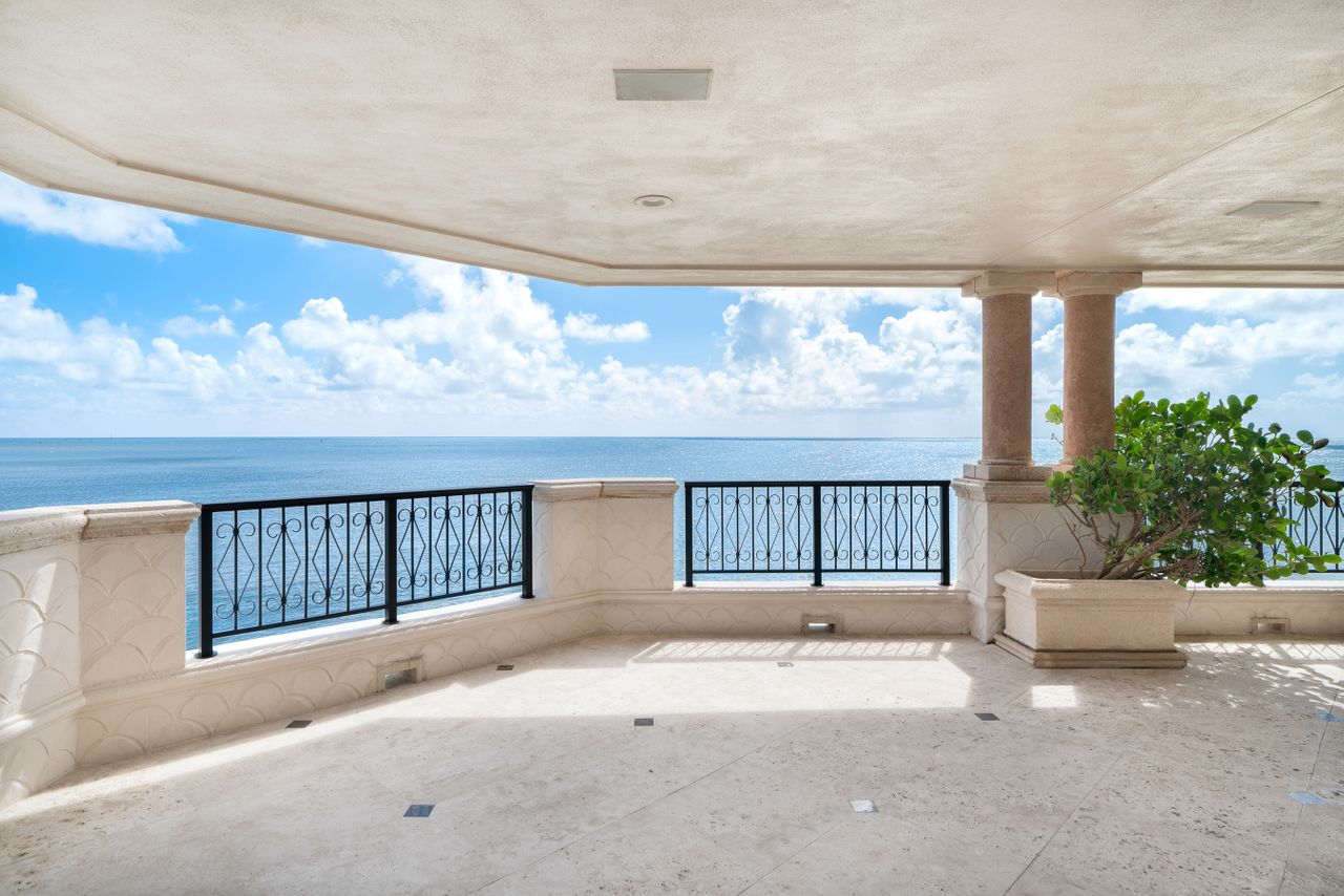 Perfect Oceanside Location on Fisher Island