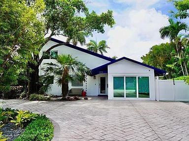 2301 Bayview Dr