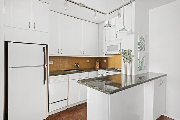 16 West 16th Street #10VN