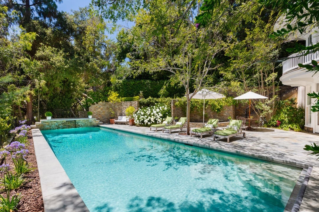 Mandeville Canyon Rd, 90049