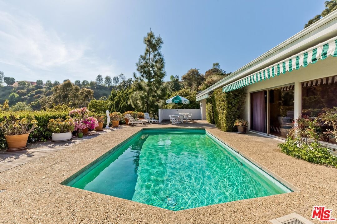 2296 Betty Ln