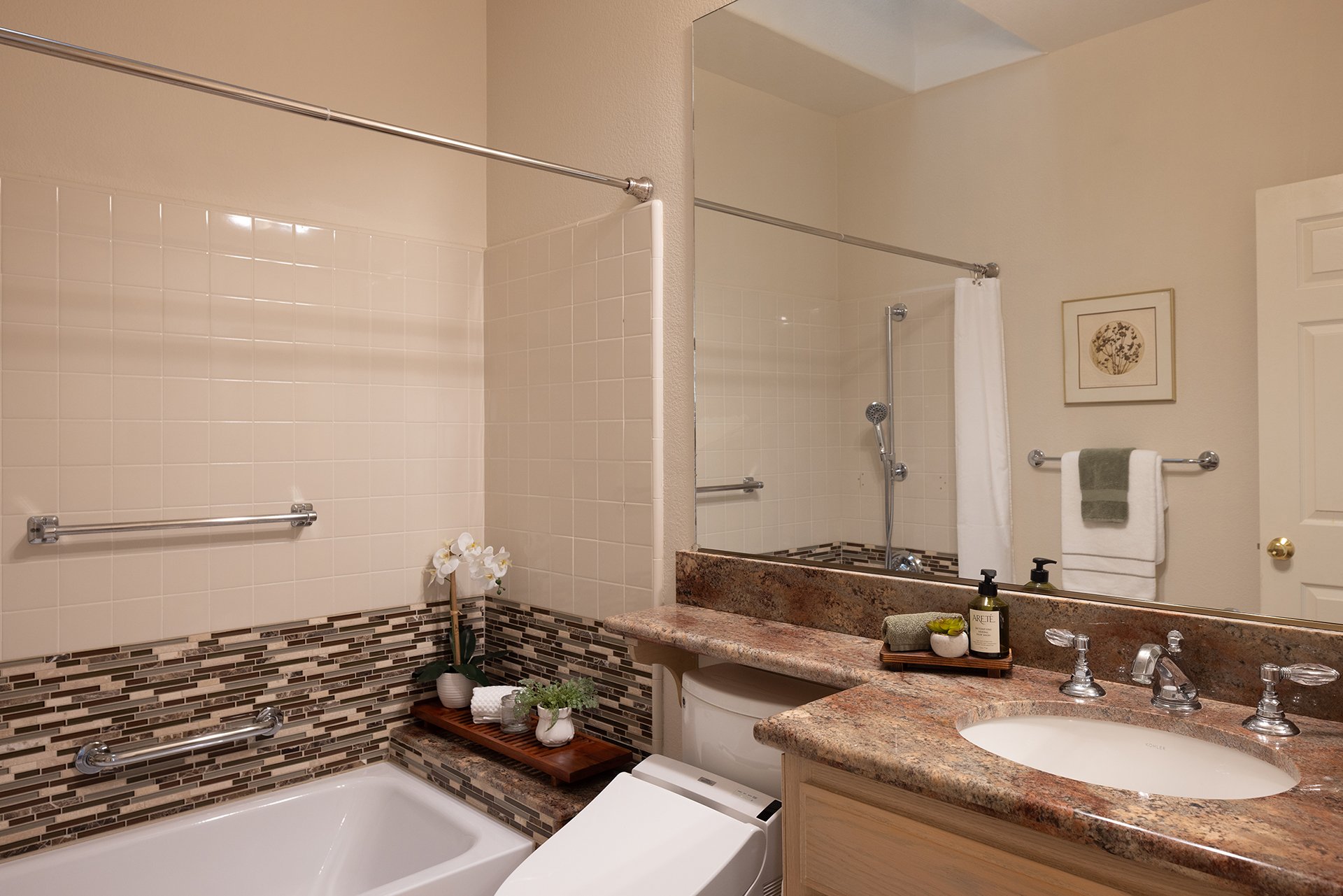 Las Palmas Living - 17776 Riverbend Road