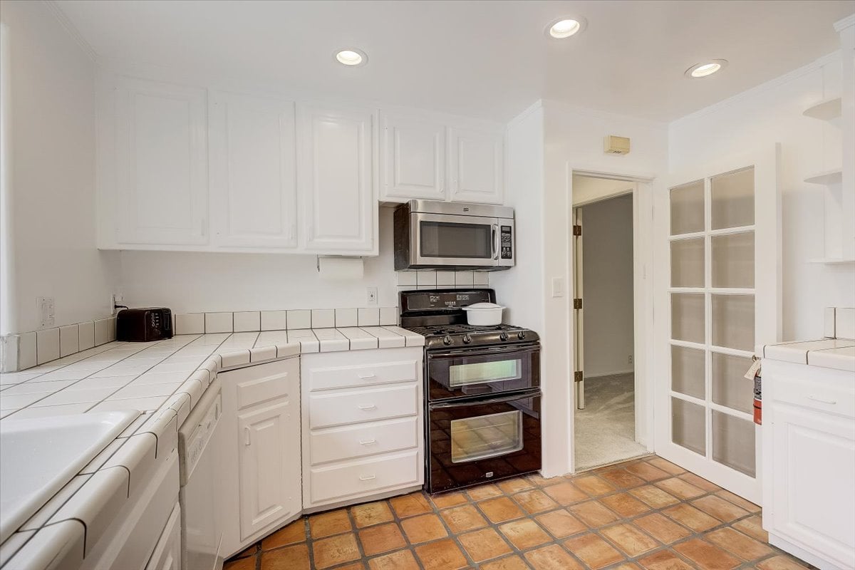 7906 Kittyhawk Ave