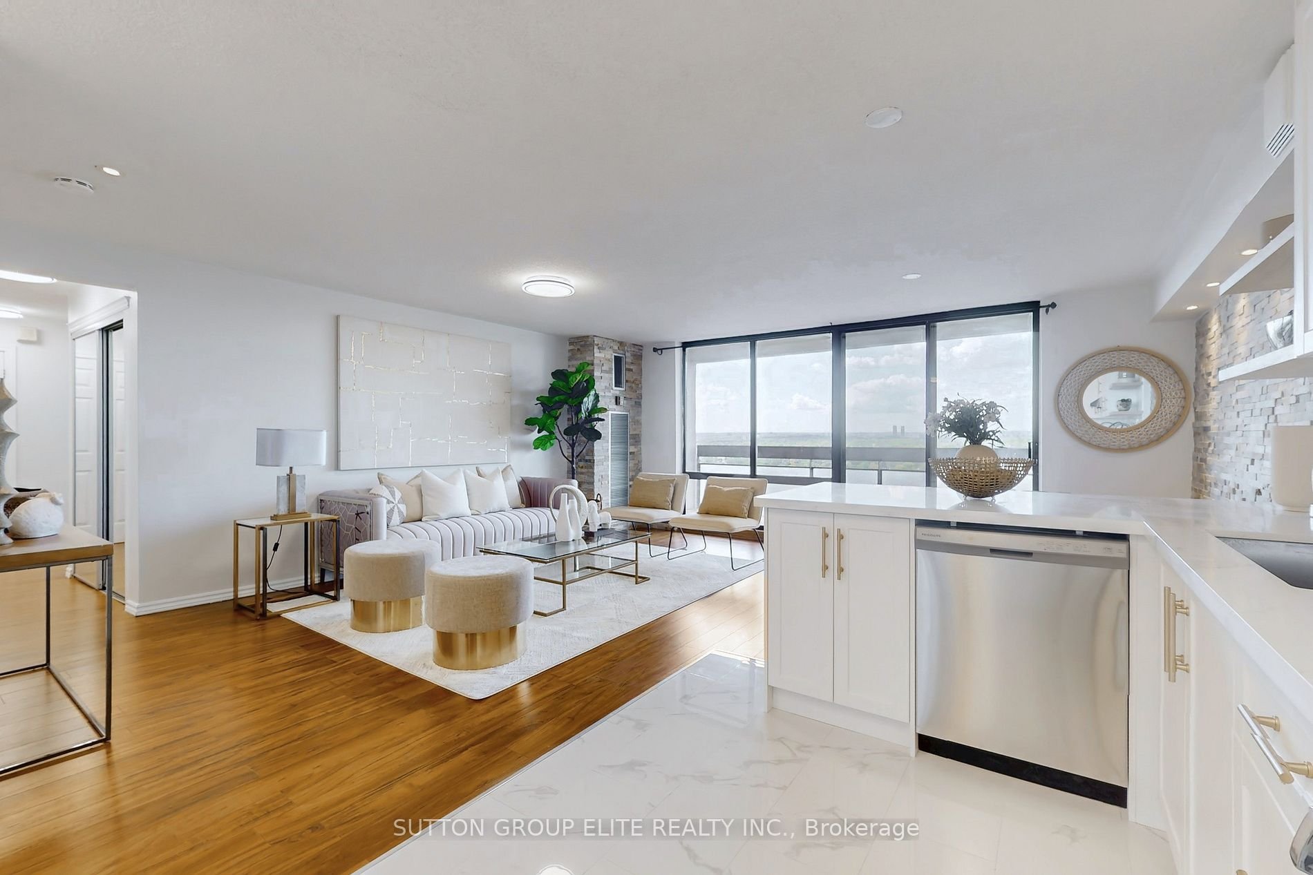 EXQUISITE PH IN NORTH YORK 