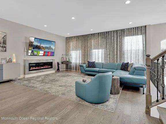 320 Bernard Dr