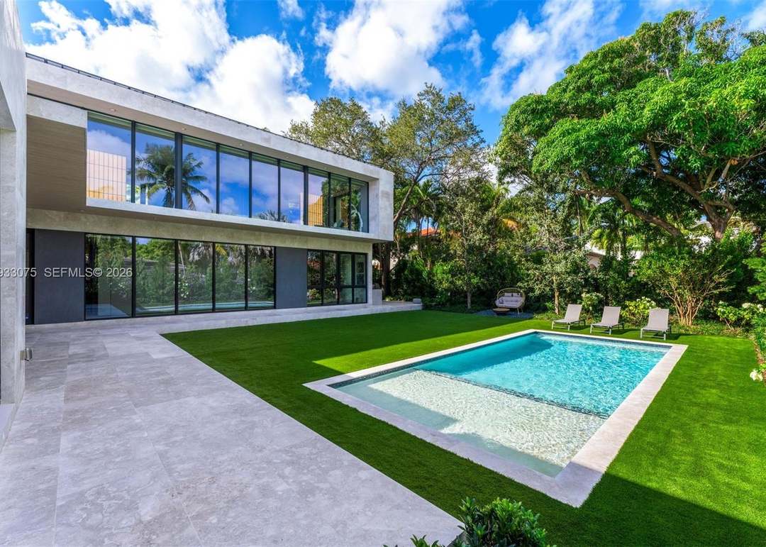 661 Melaleuca Ln