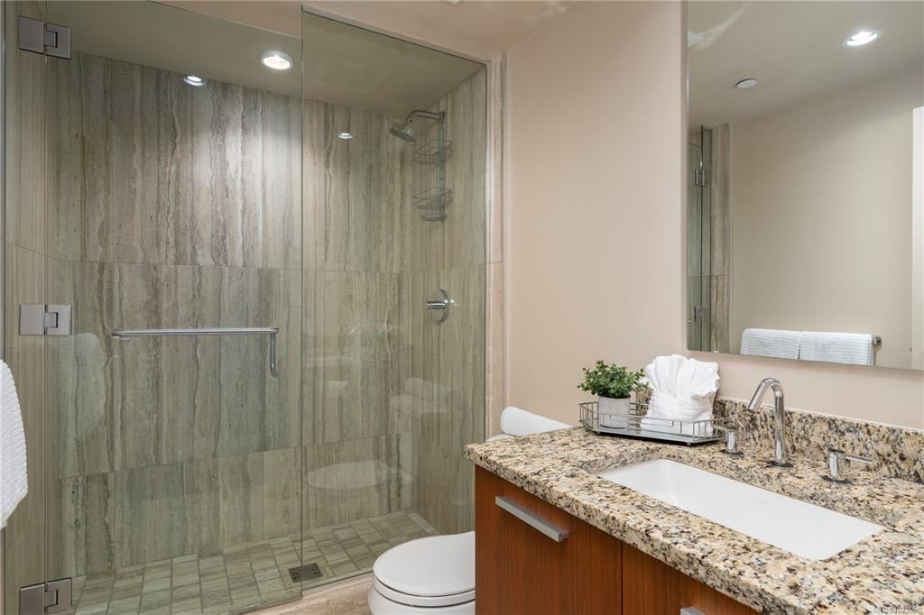 1406 - 707 Courtney St