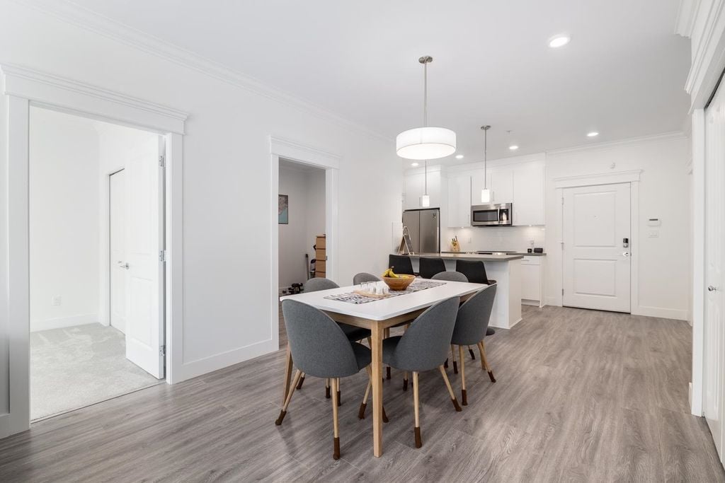 2389 Hawthorne Ave, #203
