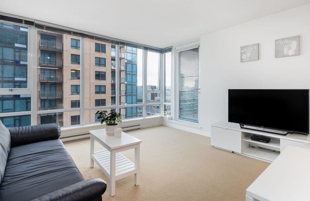 233 Robson St, #1705